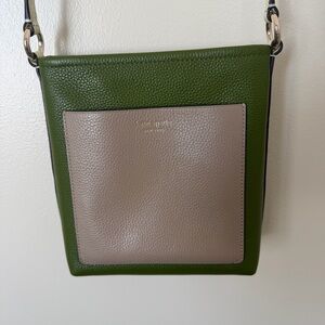 KATE SPADE AVA SWINGPACK in Jungle Vine Multi
